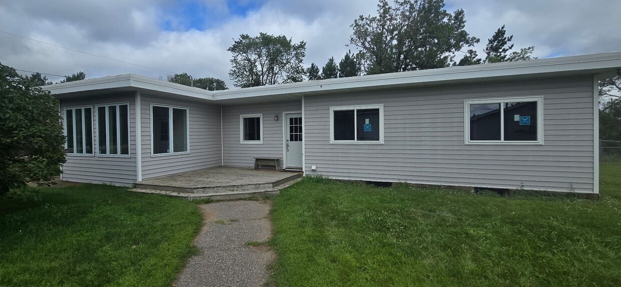 Primary Photo - Adorable 3 Bedroom Home