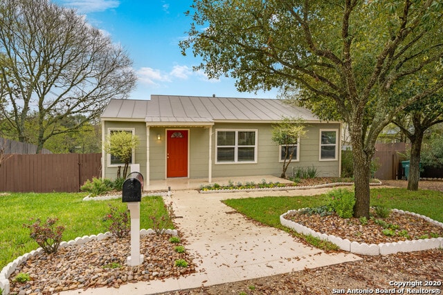 Building Photo - 411 W San Antonio Ave