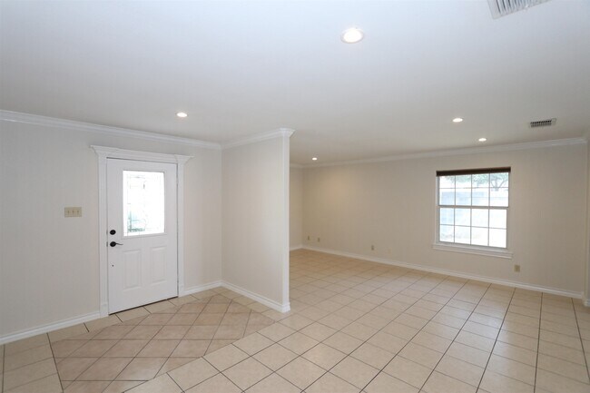 Building Photo - 10501 Sanderiana Ct