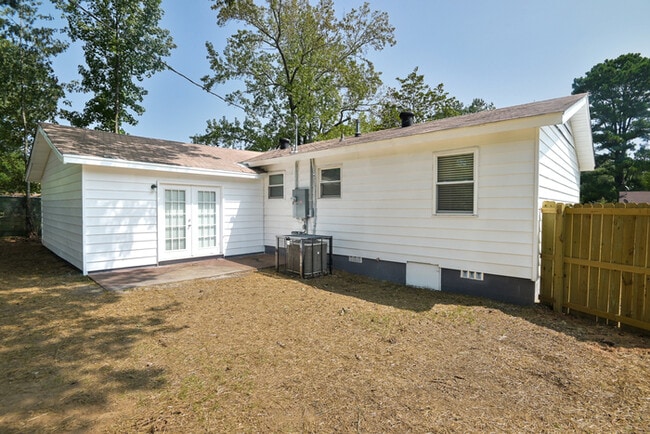 Building Photo - 9114 Malabri Dr