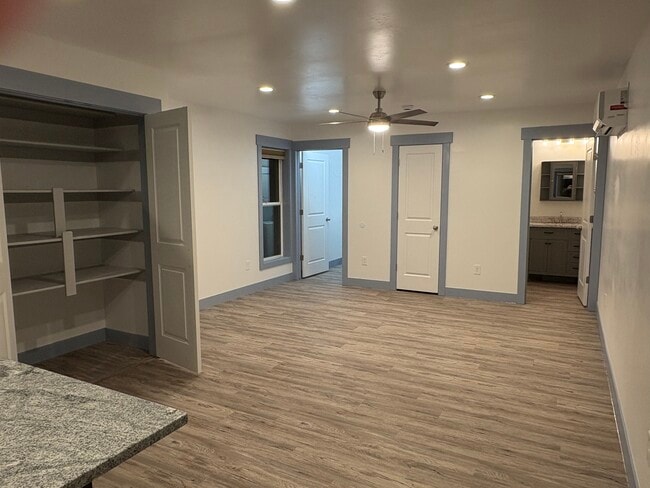 Building Photo - 621 4th St