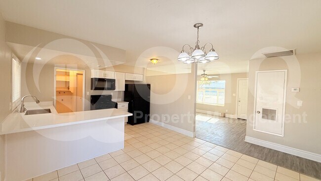 Building Photo - 1804 W Kristal Way