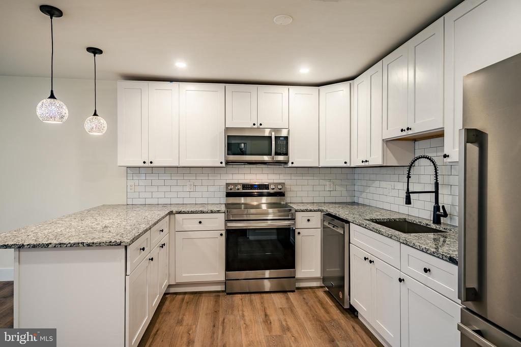 21 Gay St Unit 204, Phoenixville, PA 19460 Room for Rent in