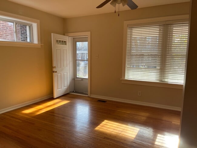 Entry - 4529 Flora Ave