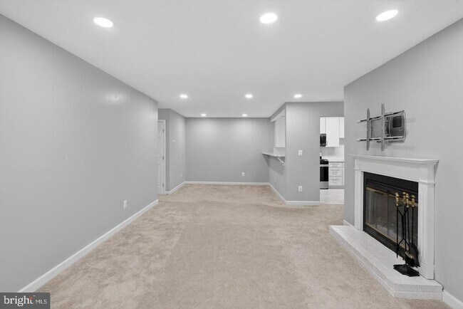 Foto del edificio - 10114 Oakton Terrace Rd