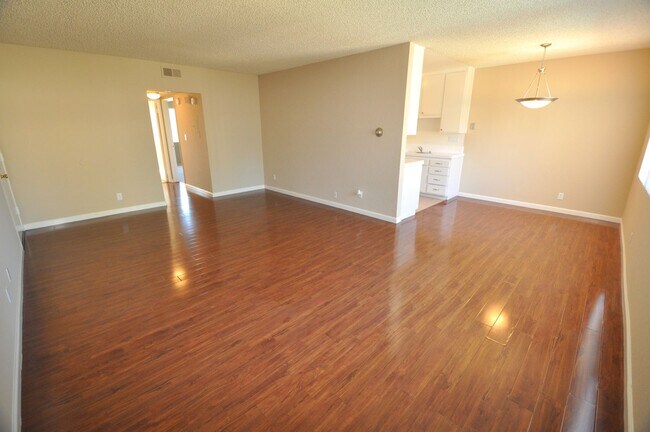 Building Photo - 24411