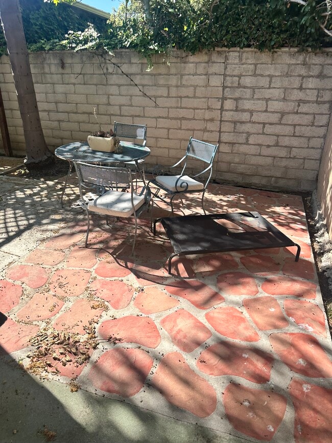 Private Patio Area - 2538 1/2 Military Ave