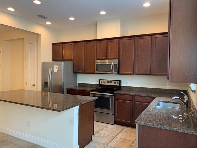 Building Photo - 2205 Lobelia Dr