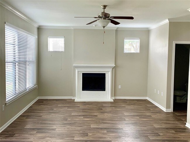 Building Photo - 2725 Stone Oak Dr