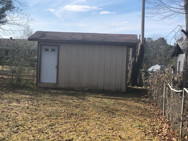 Foto del edificio - 104 S Maple St