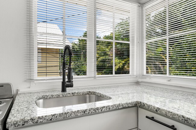 Foto del edificio - 919 16th Ave N