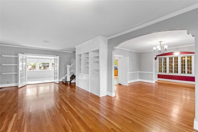 Building Photo - 434 Melville Ave