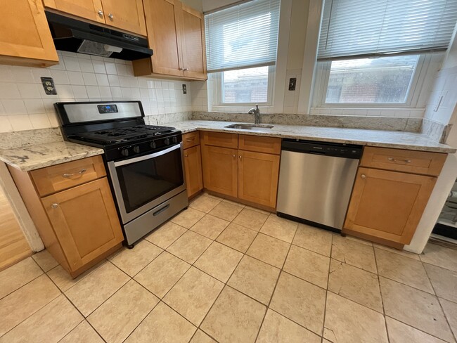 Building Photo - 797 Washington St