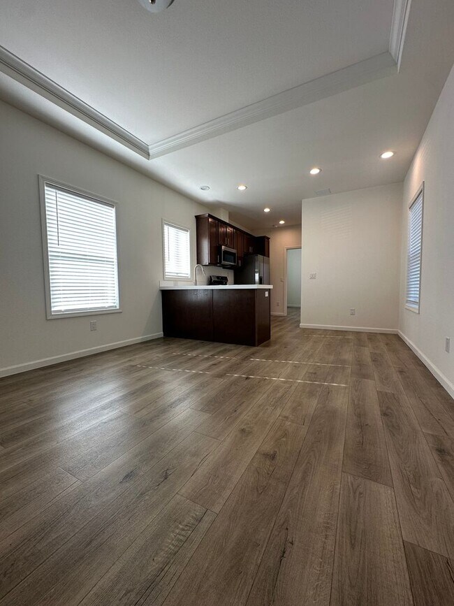 Foto del edificio - Rare horse property with huge workshop and dog kennels. Ready for move in