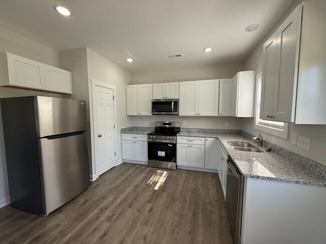 Building Photo - Three bedroom, 2 bath newly constructed ho...