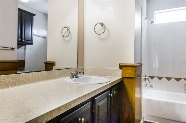 Foto del edificio - 6329 N Park Dr