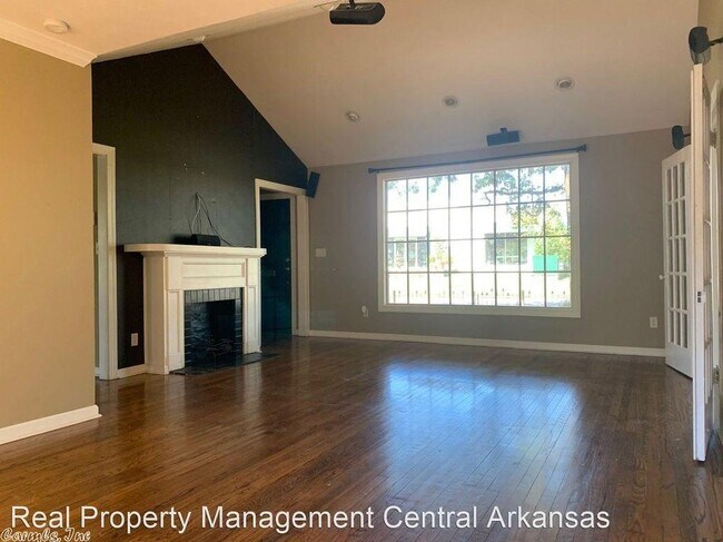 Foto del edificio - 5821 Cantrell Rd