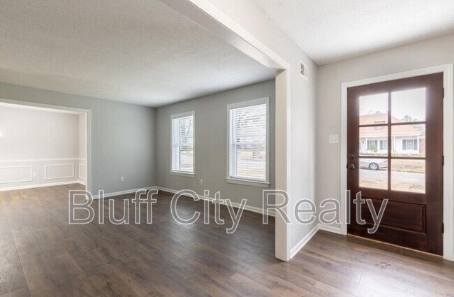 Building Photo - 2329 Glencliff St
