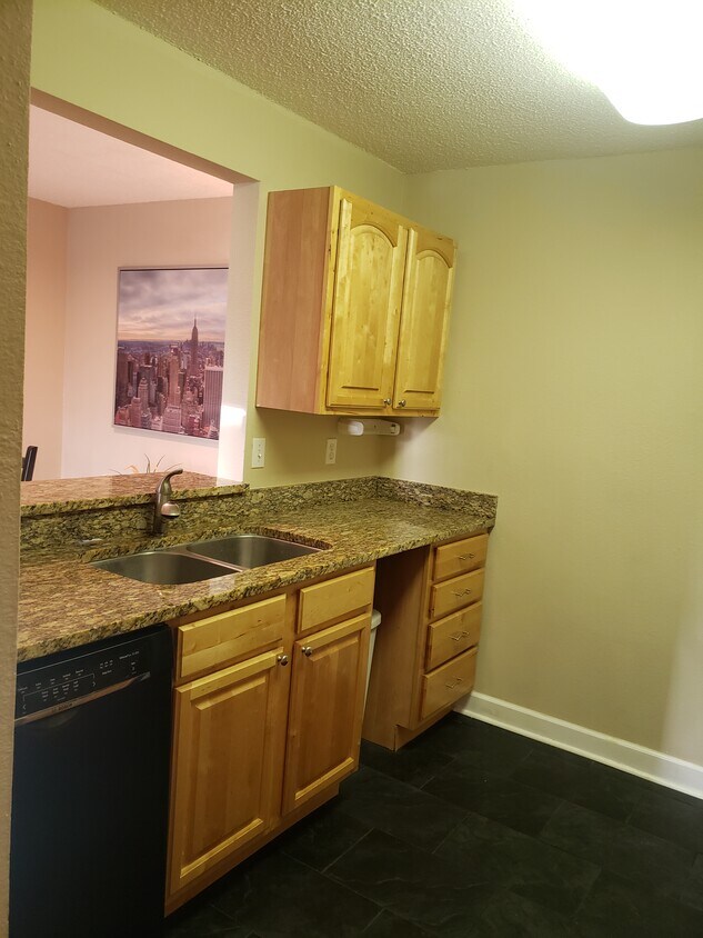 2071 Dixie Belle Dr Unit I, Orlando, FL 32812 Condo for Rent in