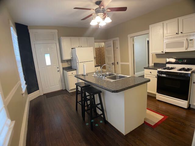 Building Photo - Bungalow in West Peoria