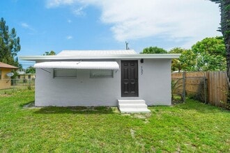 Building Photo - 137 SW 9th Ave