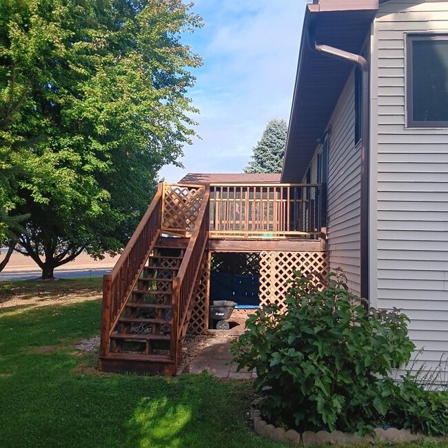 Building Photo - 2649 Stanbrook St