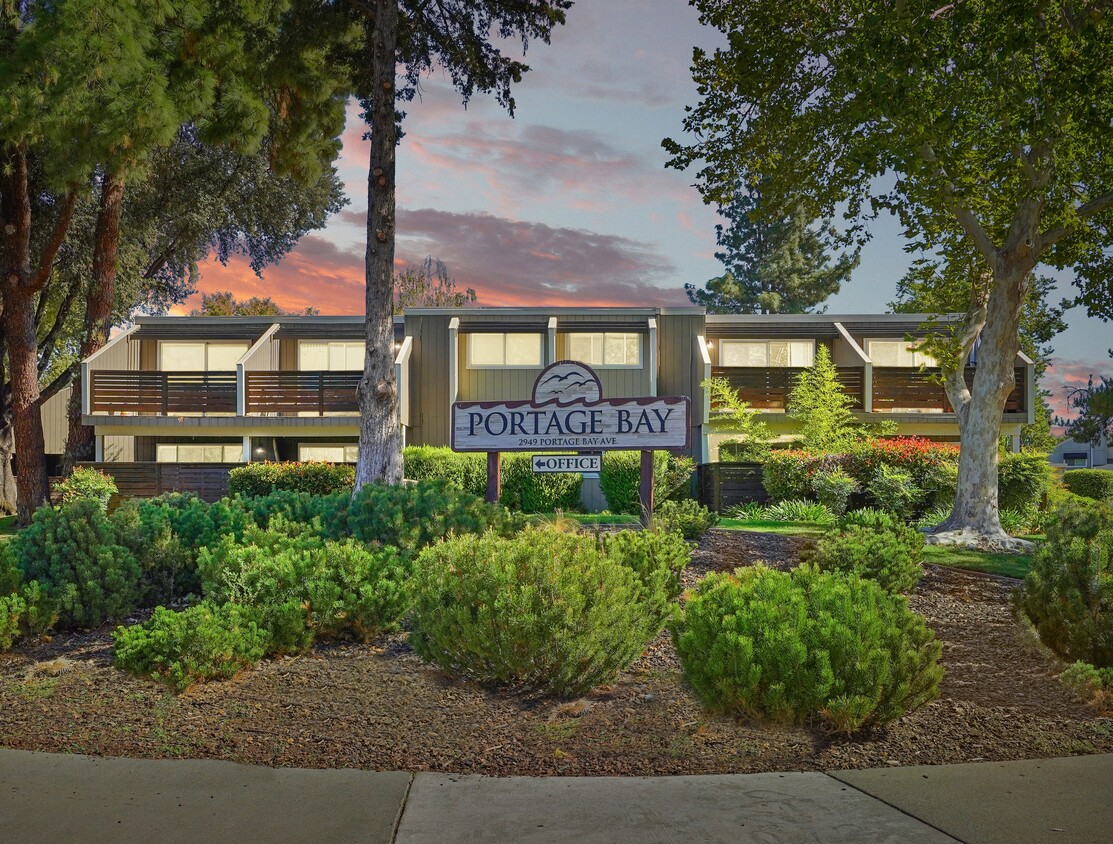 Primary Photo - Portage Bay Apartments