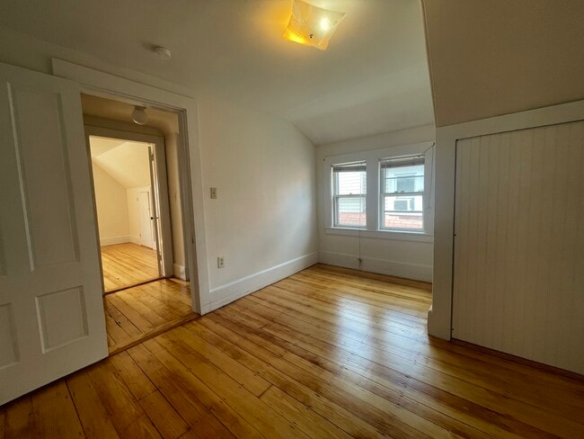 Foto del edificio - 57 Rindge Ave