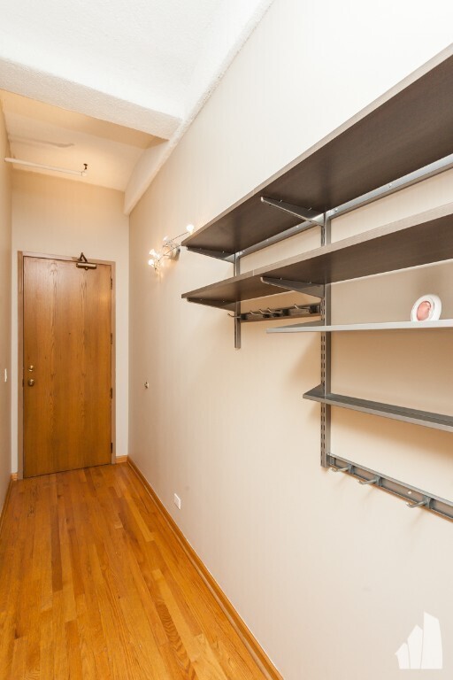 Building Photo - Spacious Concrete Loft w/ 14' Ceilings in ...