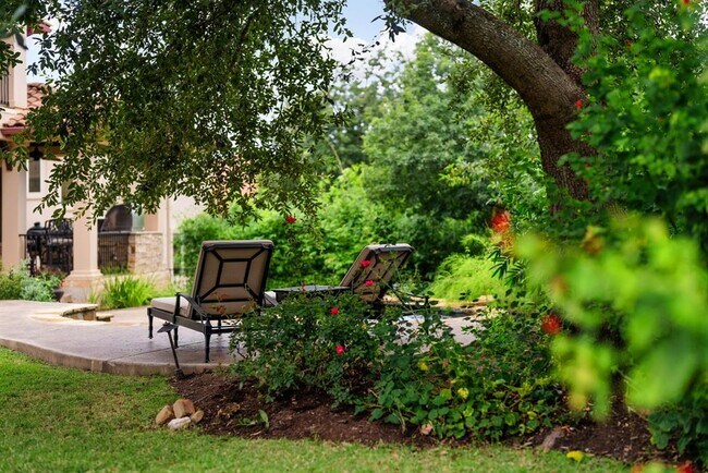 Building Photo - 308 Golden Bear Dr
