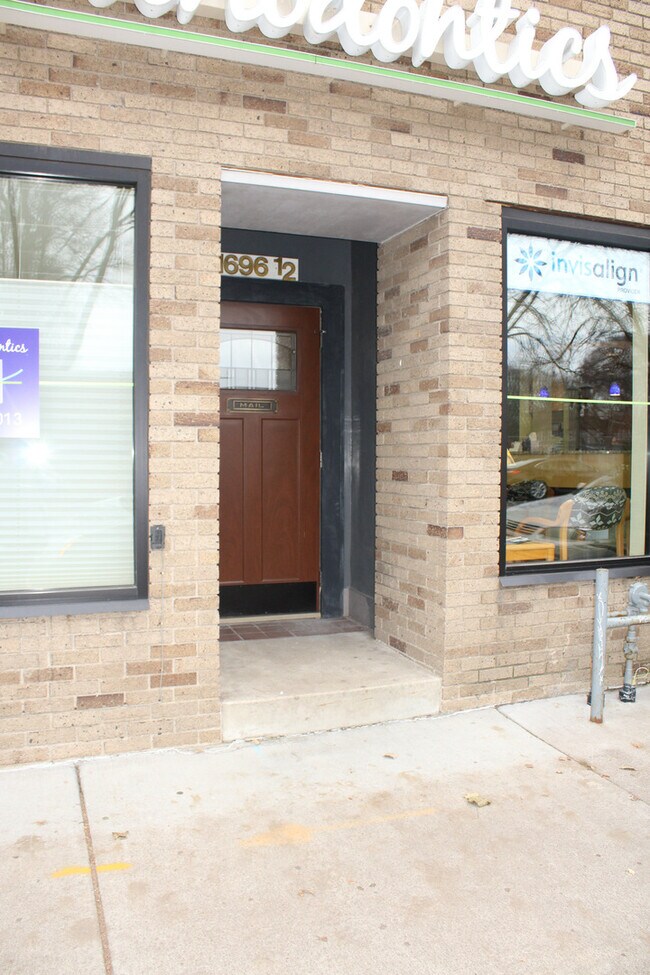 Foto del edificio - 1696 Grand Ave