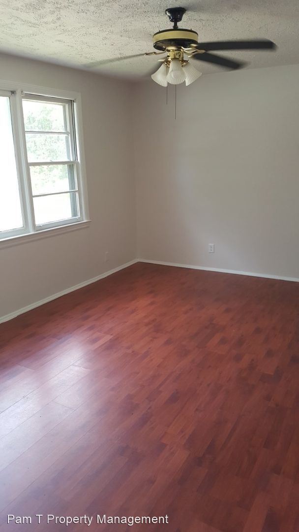 Building Photo - 3 br, 1 bath House - 3614 Eastgate Drive