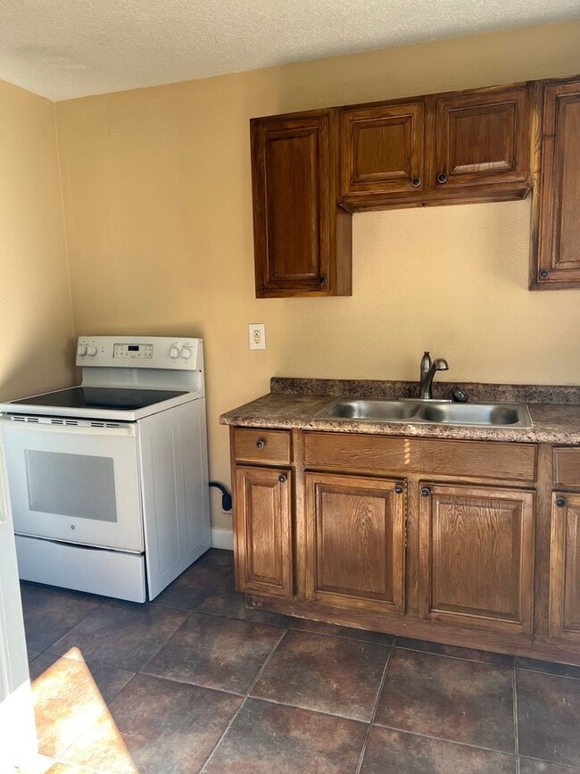 Building Photo - Introducing our 2 bedroom / 1 Bathroom Duplex For Rent in Beaumont, TX