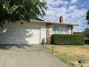 Building Photo - 1301 Brookview Dr