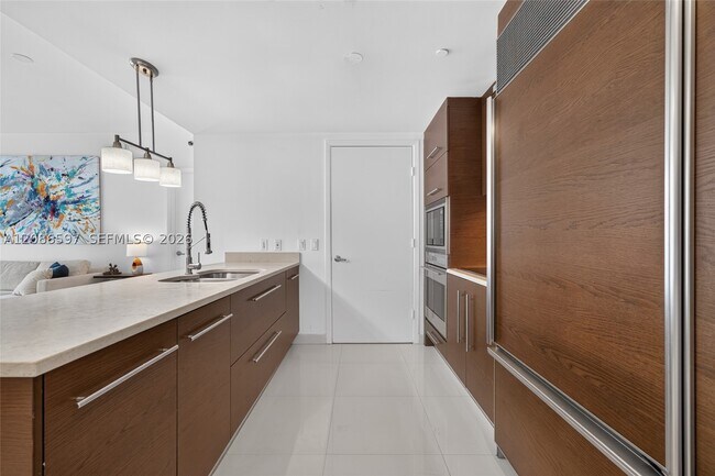 Building Photo - 475 Brickell Ave