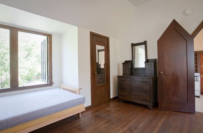 Building Photo - Hawthorne Apartment