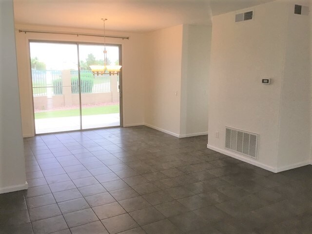 Foto del edificio - 2209 N 135th Dr