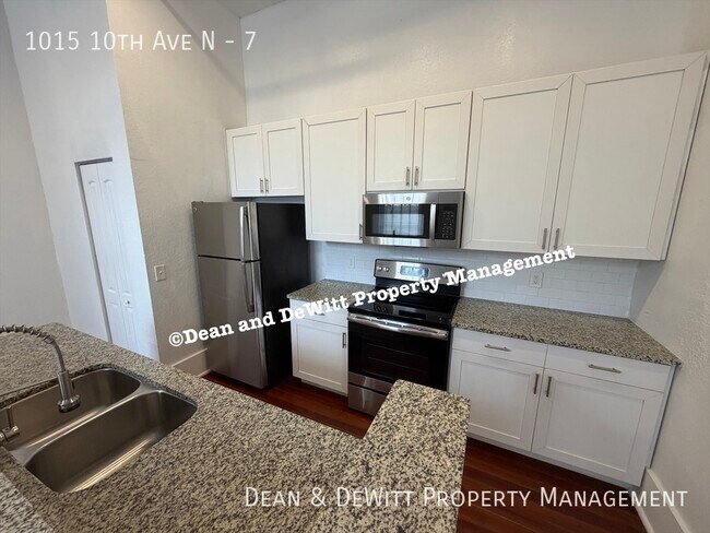 Foto del edificio - 1015 10th Ave N