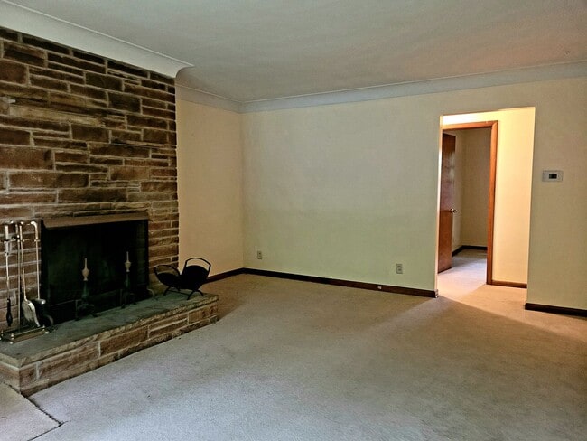 Building Photo - Two Bedroom Duplex in Kalamazoo