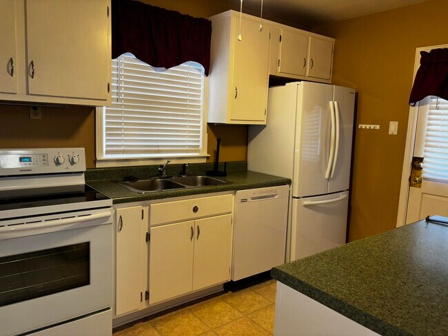 Foto del edificio - 3646 Walnut Grove Rd