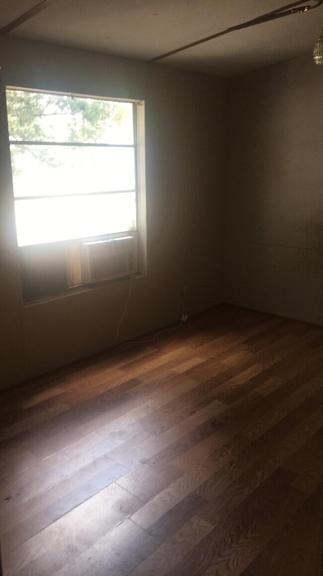 Foto del edificio - 30 Thrasher Ln W