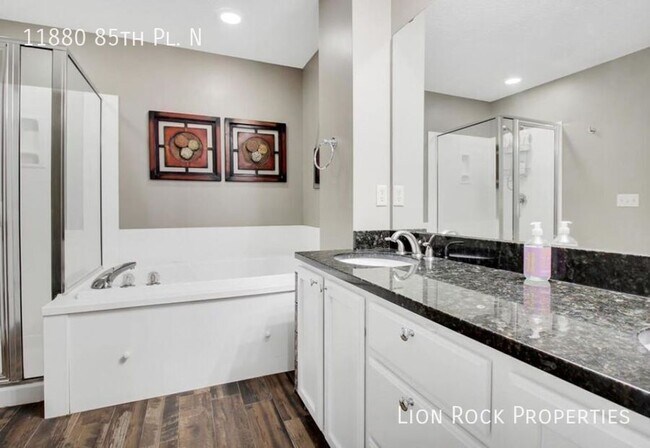 Foto del edificio - 11880 85th Pl N