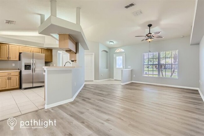 Building Photo - 1804 Canoe Drive, Lutz, FL, 33559