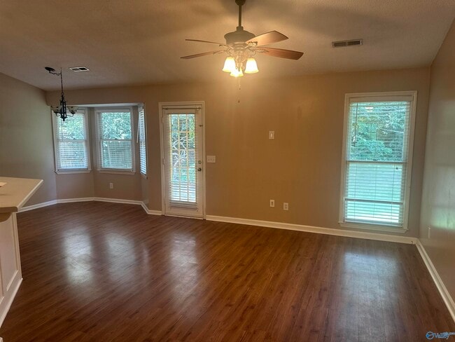 Building Photo - 136 Hollington Dr NE
