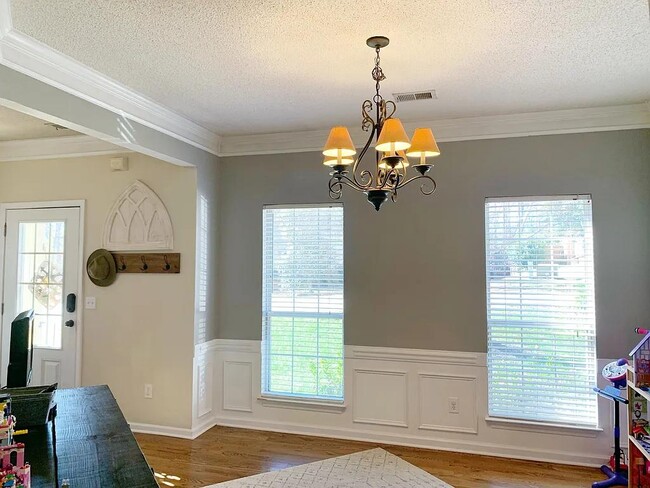 Building Photo - 207 Twinleaf Way