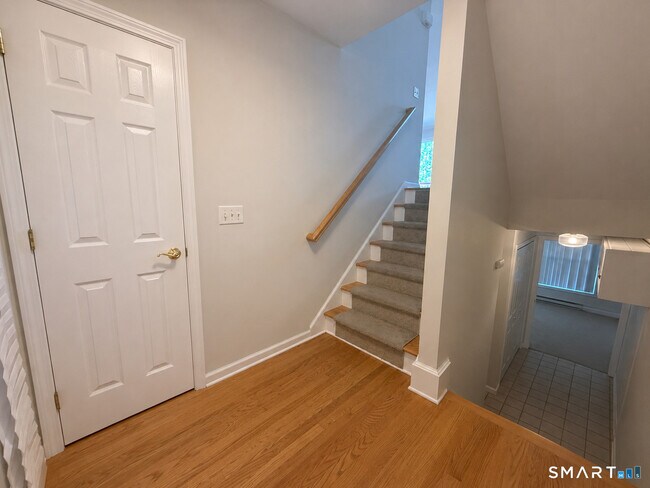 Foto del edificio - 1401 Briar Woods Ln