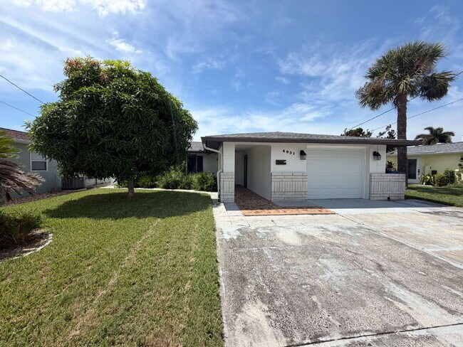 Building Photo - "Charming 2-Bed, 2-Bath Retreat in New Port Richey - Cozy Living at 4931A Pompano Drive!"