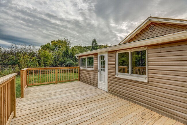 Foto del edificio - 2 Bdrm / 2 Bath - Remodeled Cottage in Johnson City