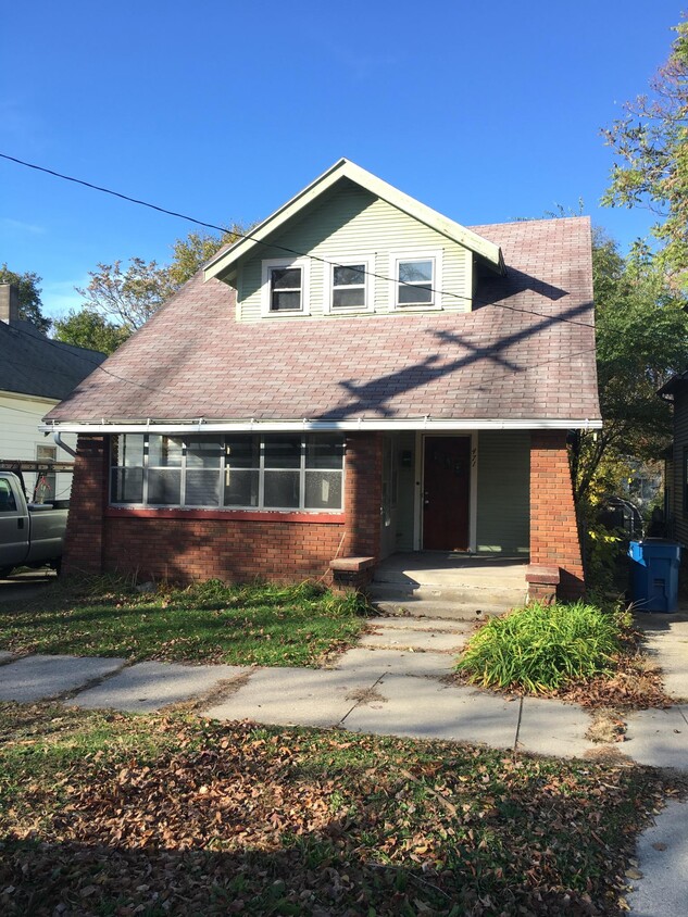 Primary Photo - 471 Emerald Ave NE