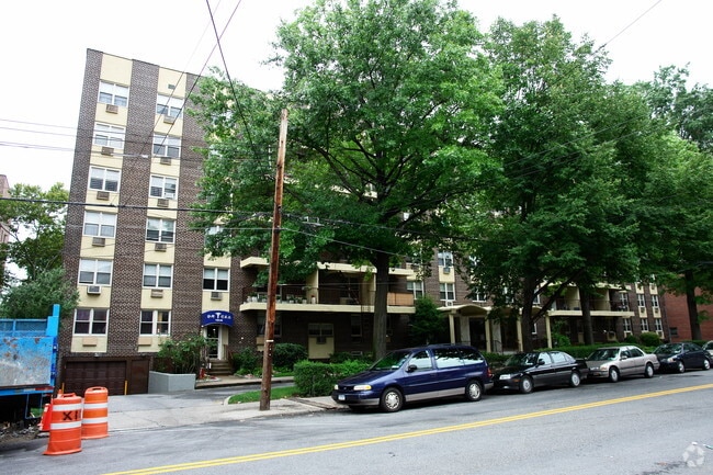 Building Photo - 140-55 34th Ave